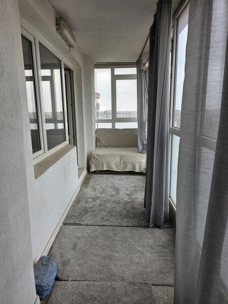 Titan, 10 minute metrou, chiar pe Barajul Lotru, bloc reabilitat