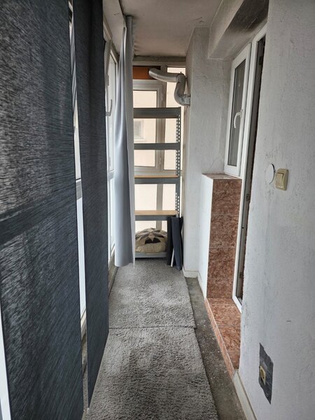 Titan, 10 minute metrou, chiar pe Barajul Lotru, bloc reabilitat