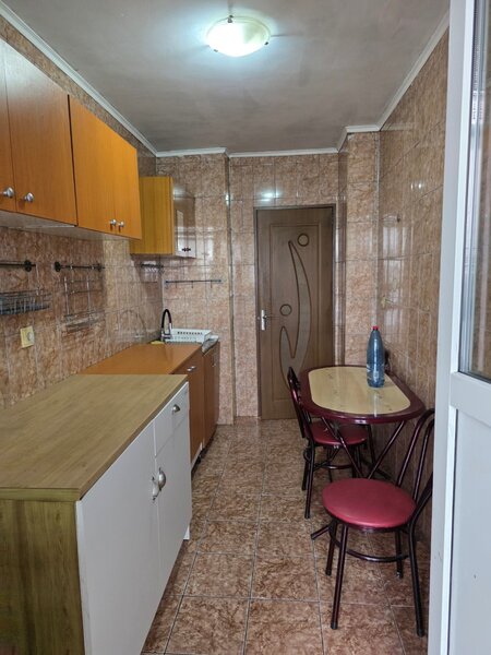 Titan, 10 minute metrou, chiar pe Barajul Lotru, bloc reabilitat