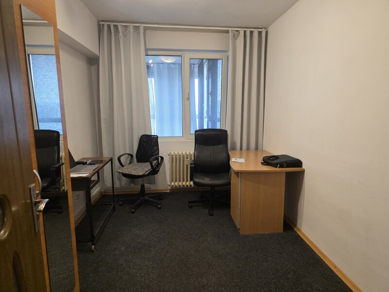 Titan, 10 minute metrou, chiar pe Barajul Lotru, bloc reabilitat