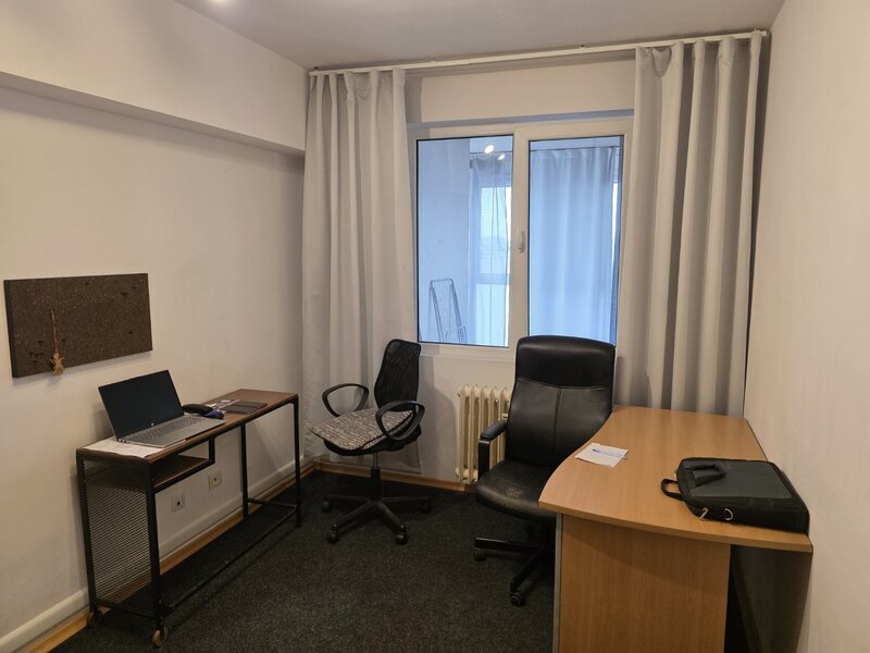 Titan, 10 minute metrou, chiar pe Barajul Lotru, bloc reabilitat