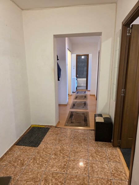 Titan, 10 minute metrou, chiar pe Barajul Lotru, bloc reabilitat